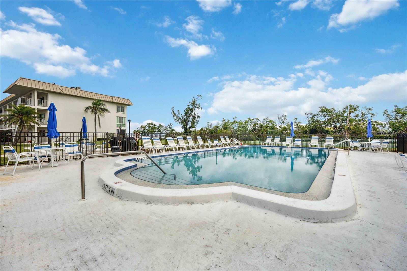 LONGBOAT ARMS - Residential