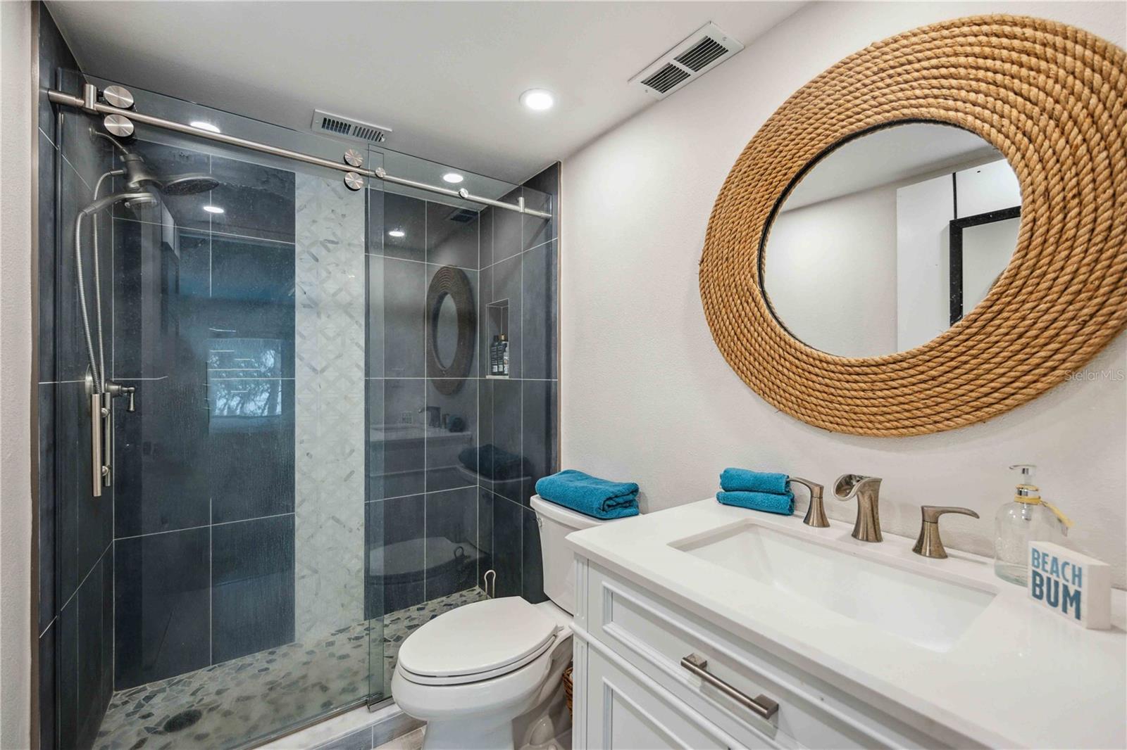 LONGBOAT ARMS - Residential