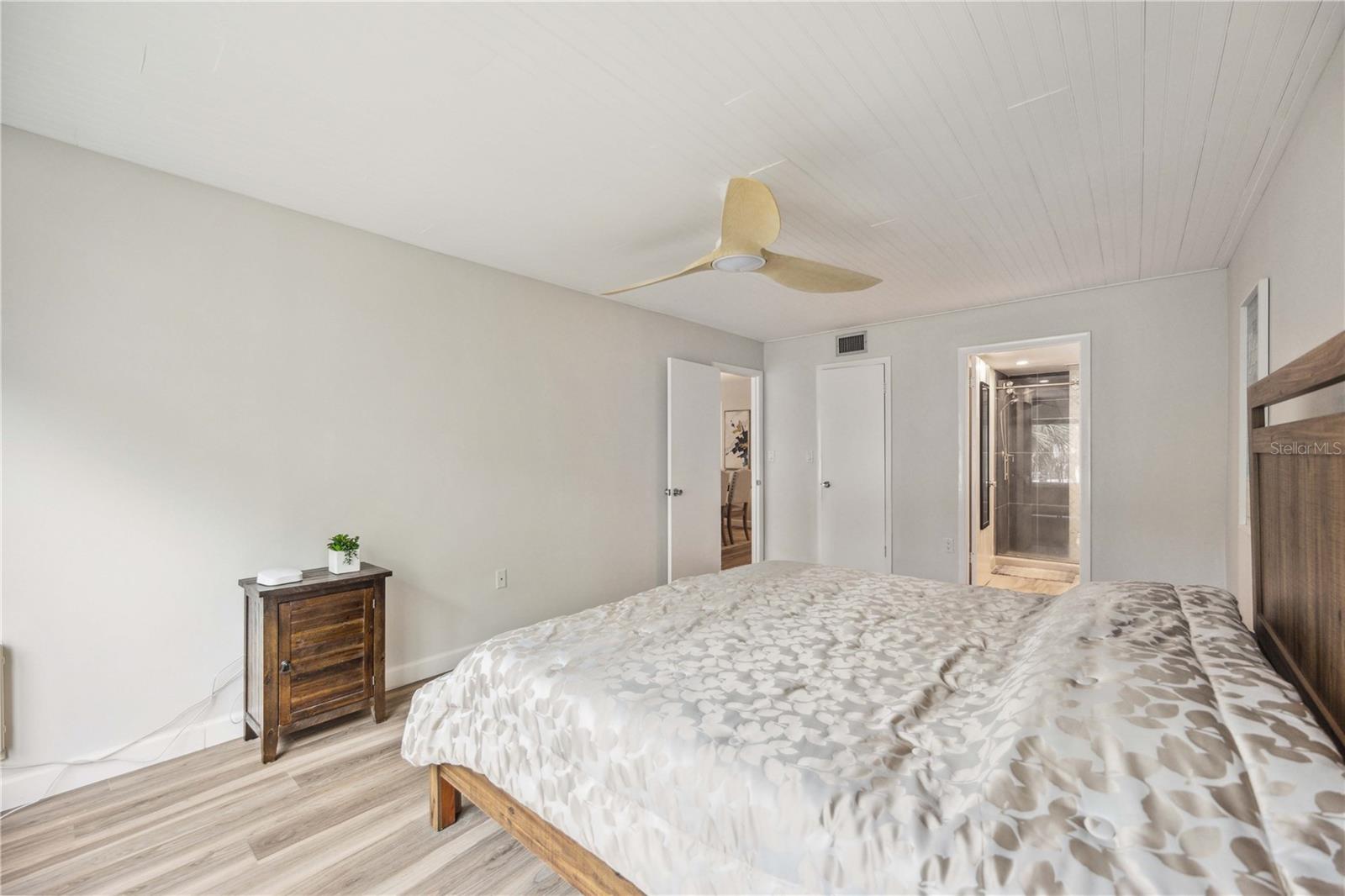 LONGBOAT ARMS - Residential