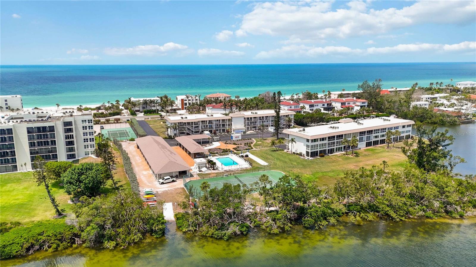 LONGBOAT ARMS - Residential
