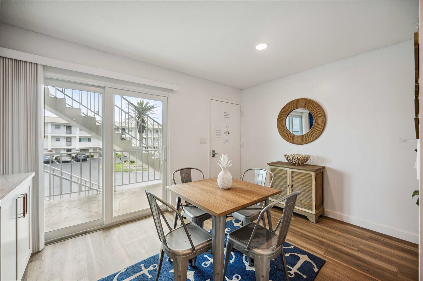 LONGBOAT ARMS - Residential