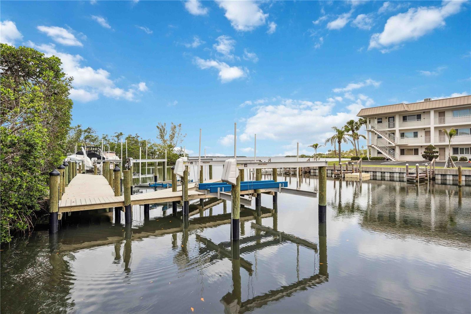 LONGBOAT ARMS - Residential