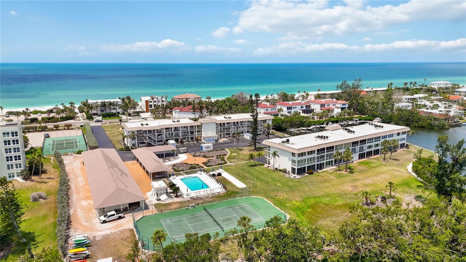 LONGBOAT ARMS - Residential