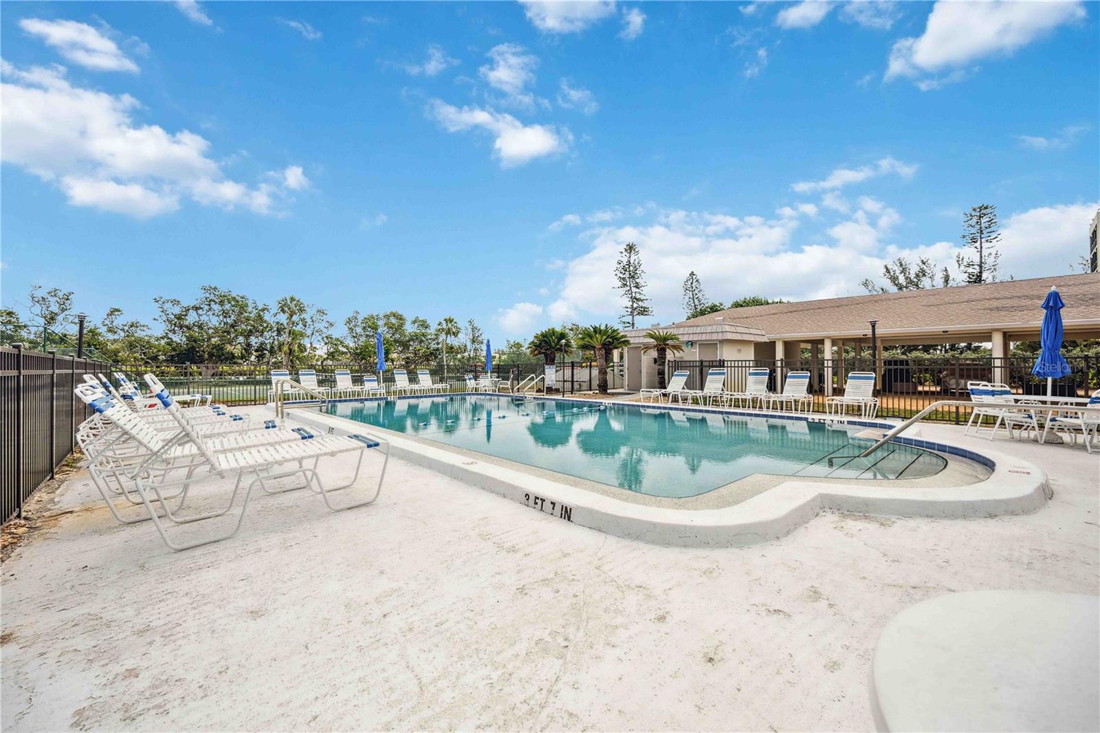 LONGBOAT ARMS - Residential