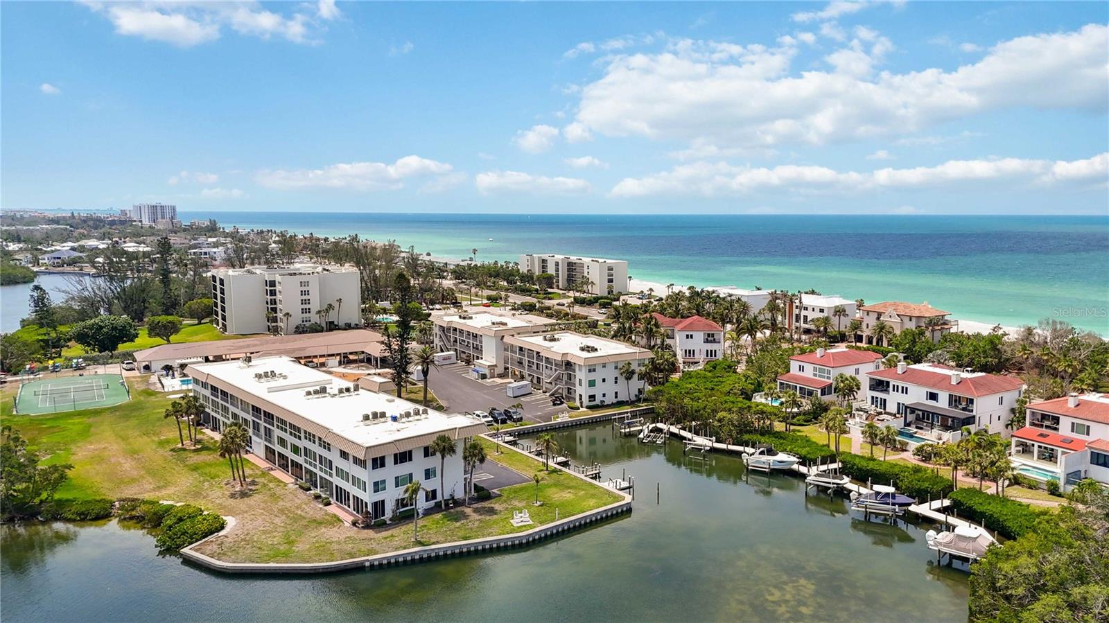 LONGBOAT ARMS - Residential