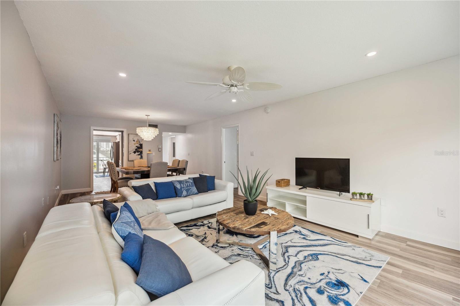 LONGBOAT ARMS - Residential