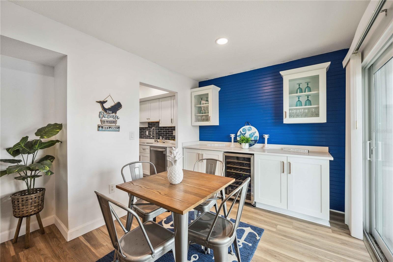 LONGBOAT ARMS - Residential
