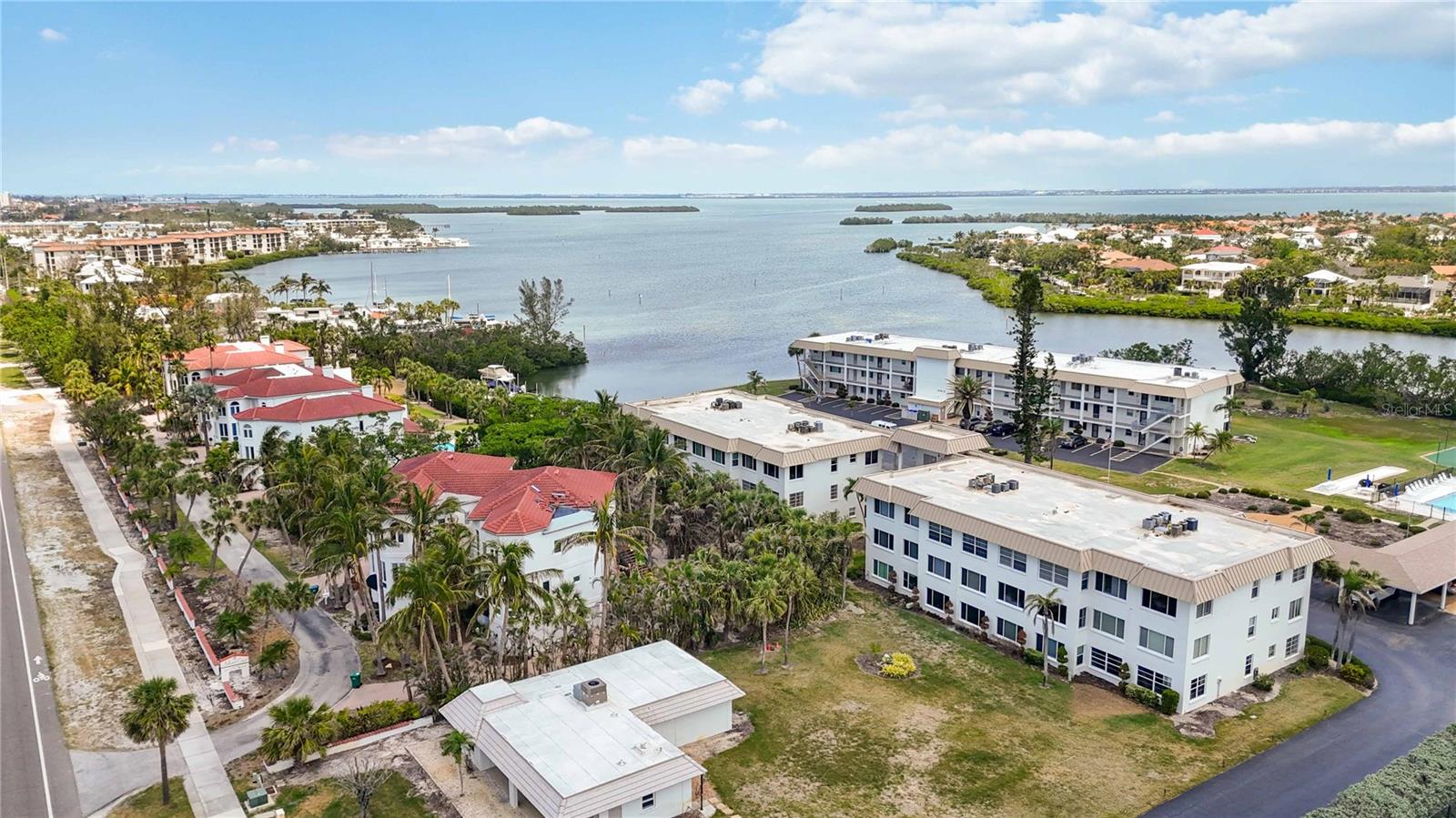LONGBOAT ARMS - Residential