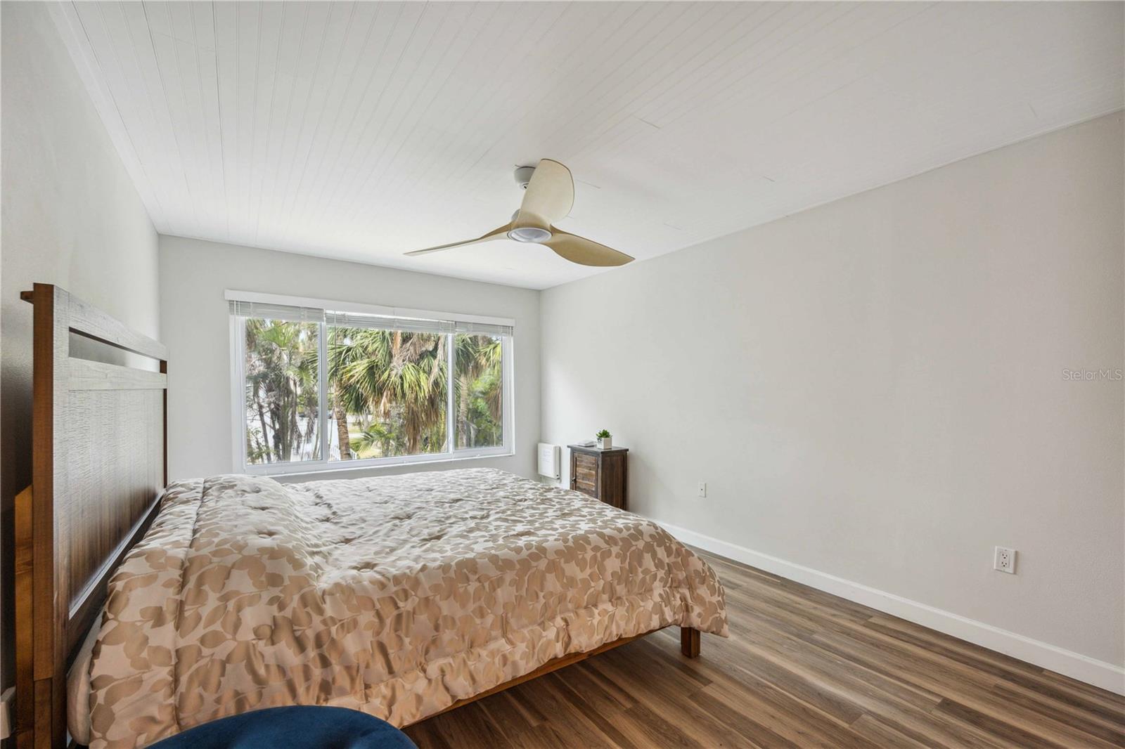 LONGBOAT ARMS - Residential