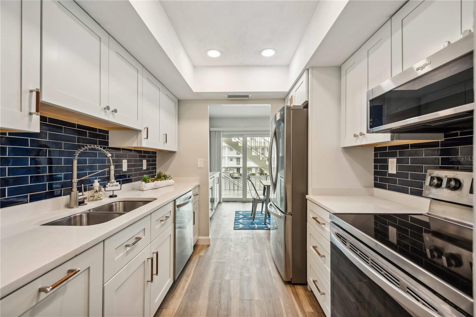 LONGBOAT ARMS - Residential