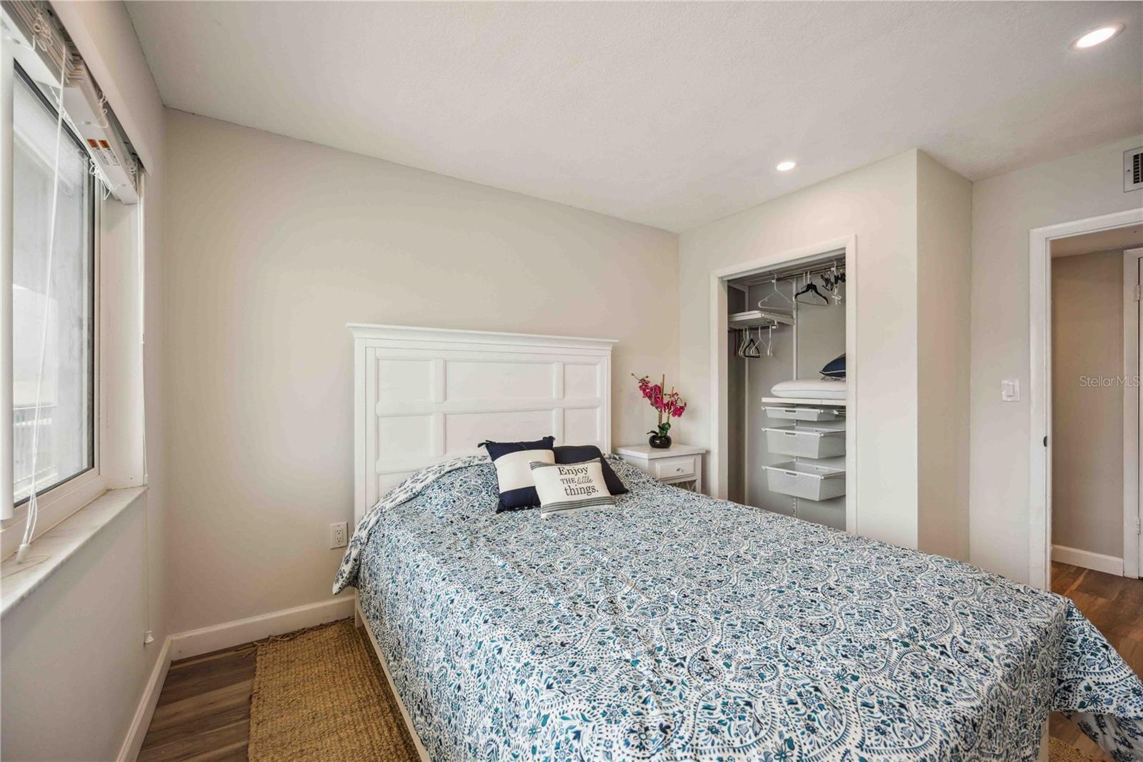 LONGBOAT ARMS - Residential