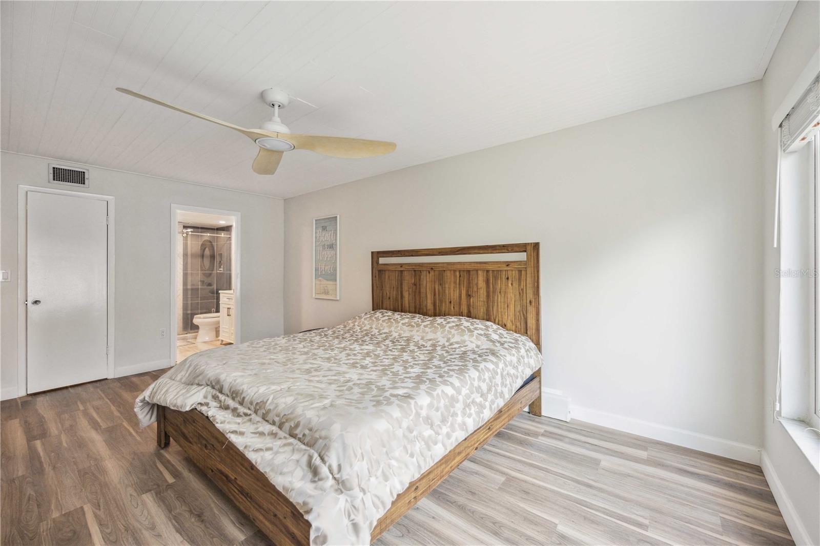 LONGBOAT ARMS - Residential