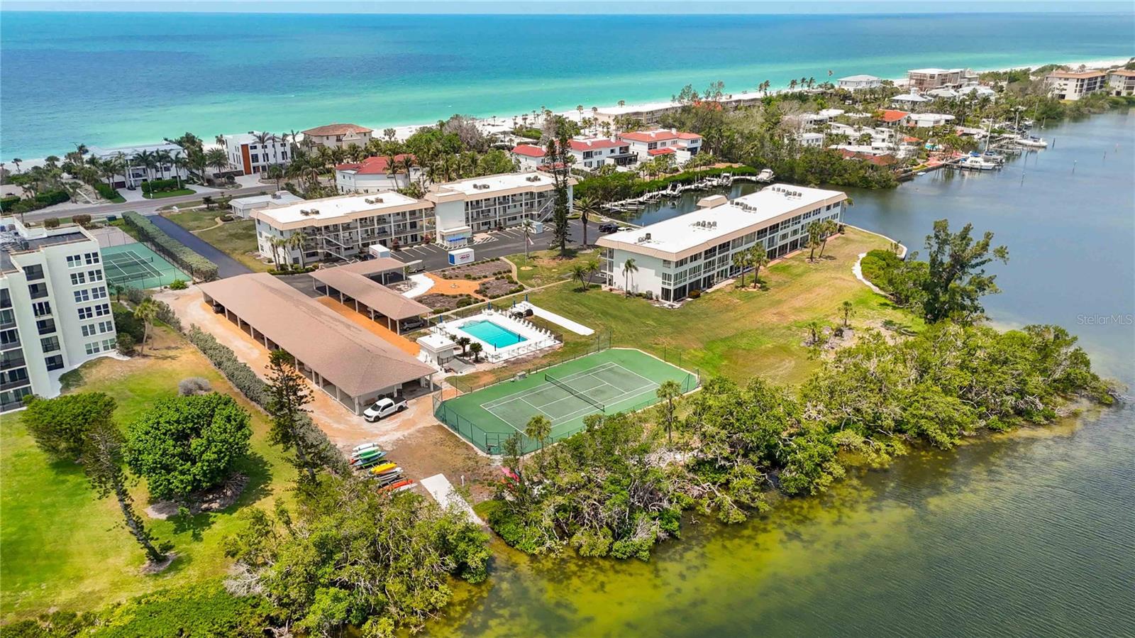LONGBOAT ARMS - Residential