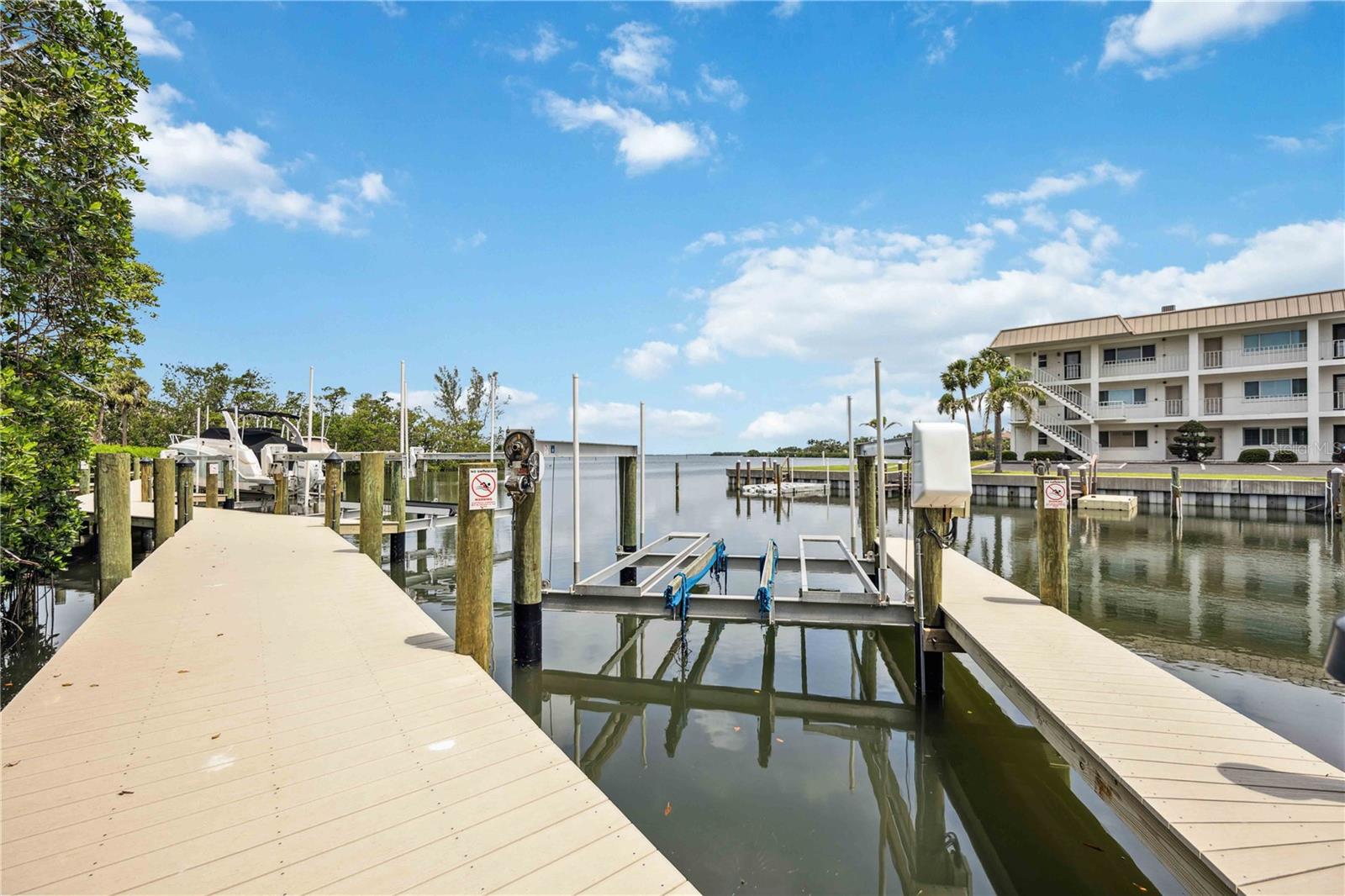LONGBOAT ARMS - Residential