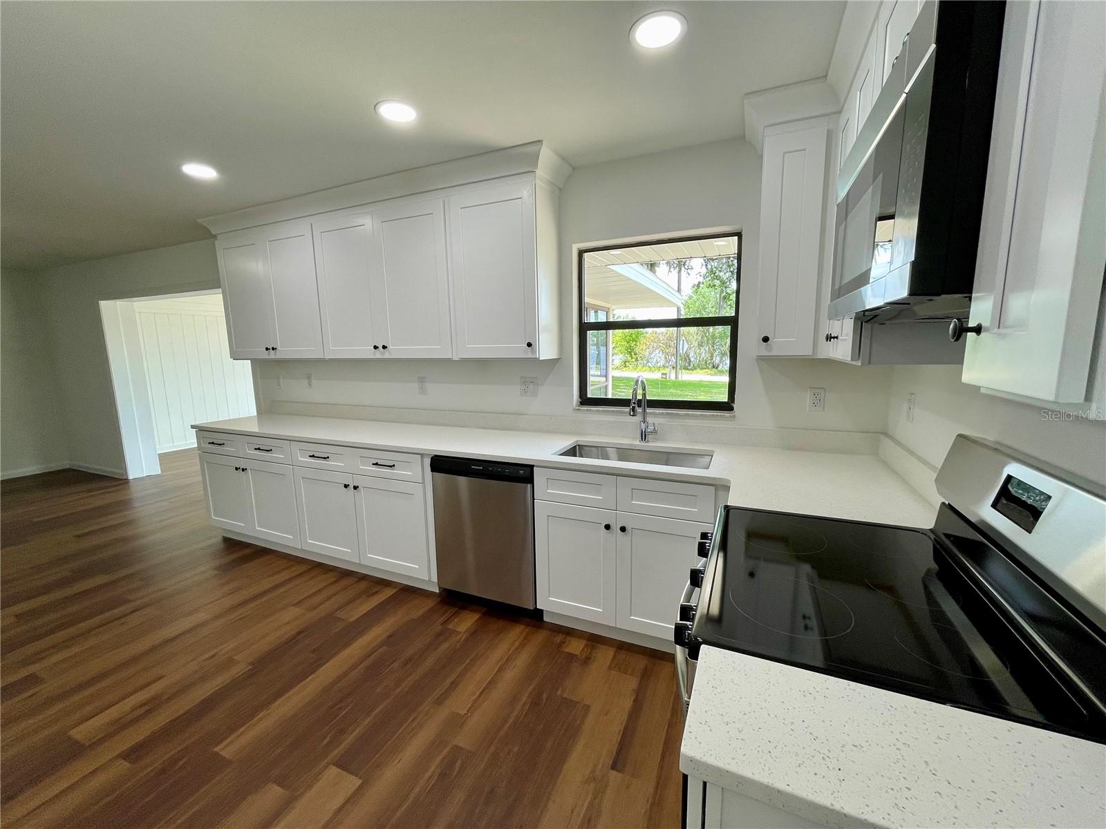 DICKSON SHORES - Residential