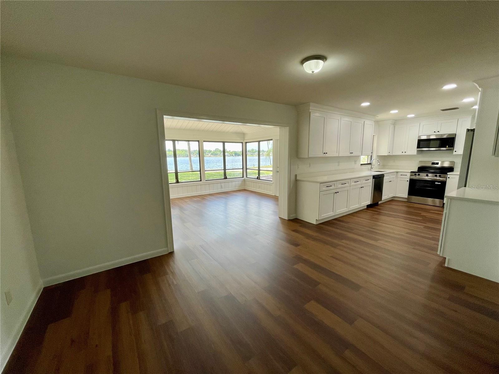 DICKSON SHORES - Residential