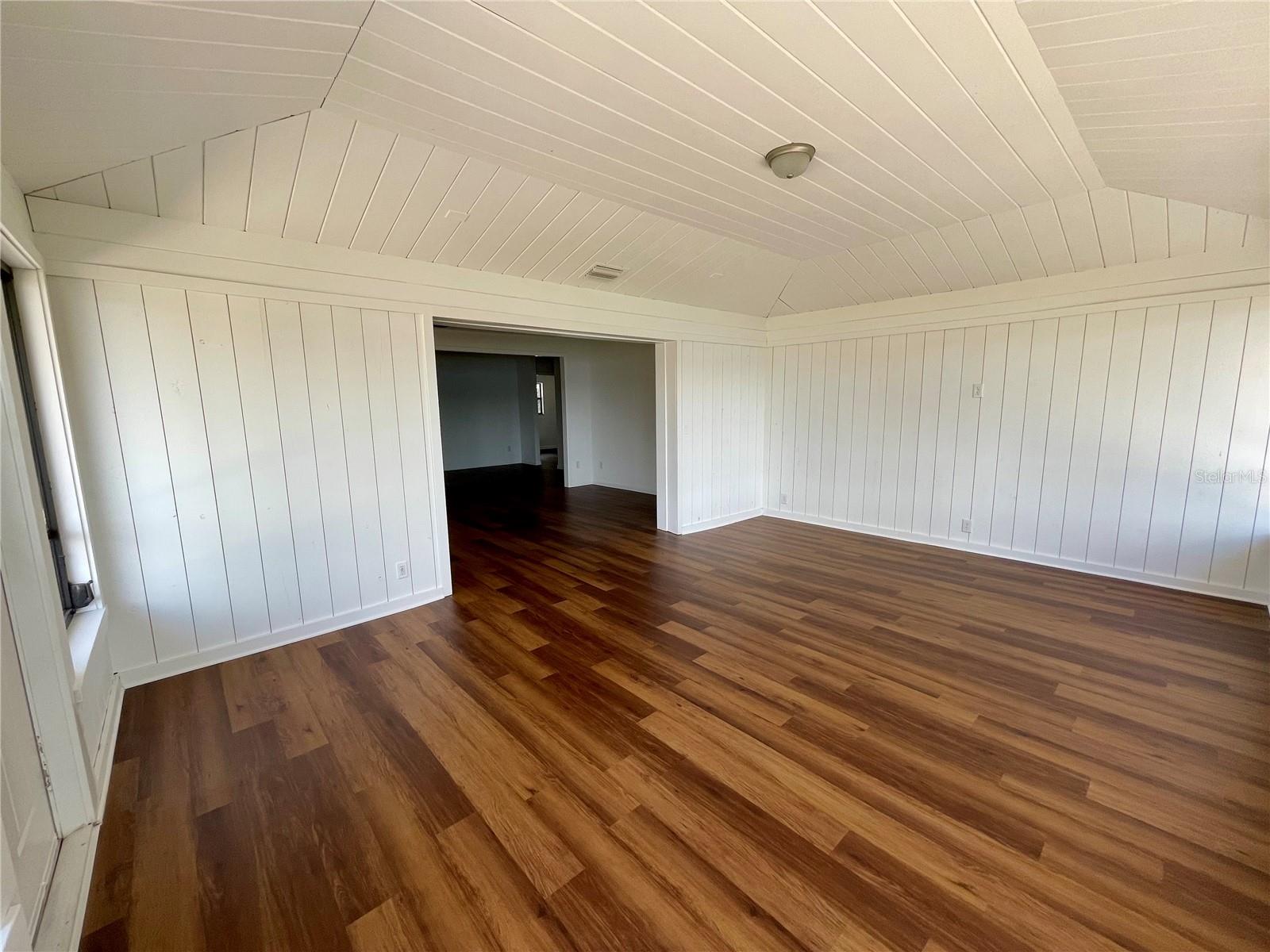 DICKSON SHORES - Residential