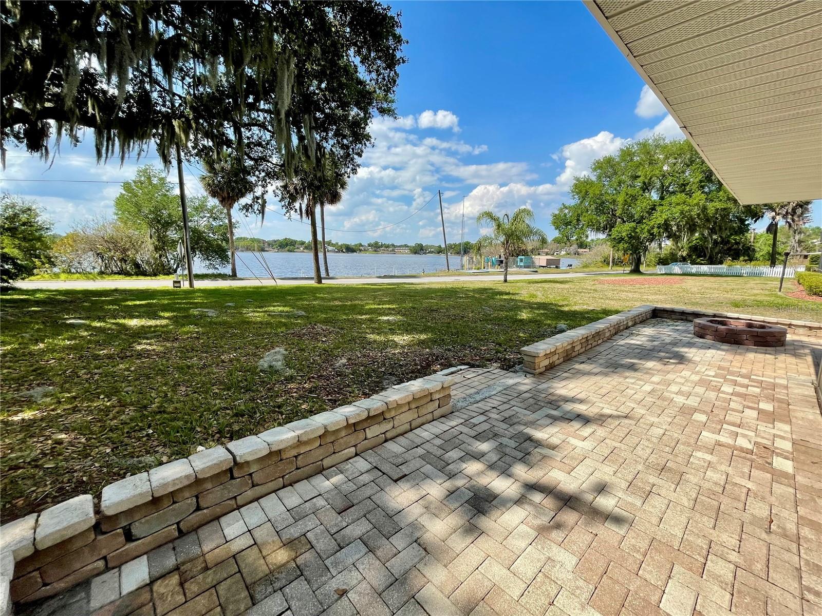 DICKSON SHORES - Residential