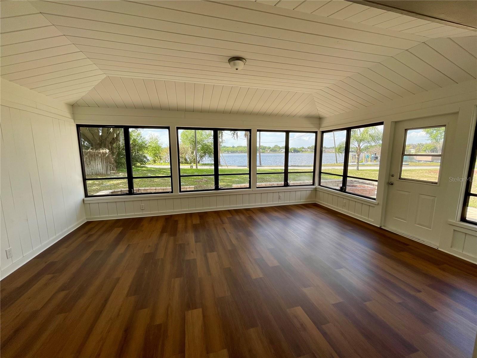 DICKSON SHORES - Residential