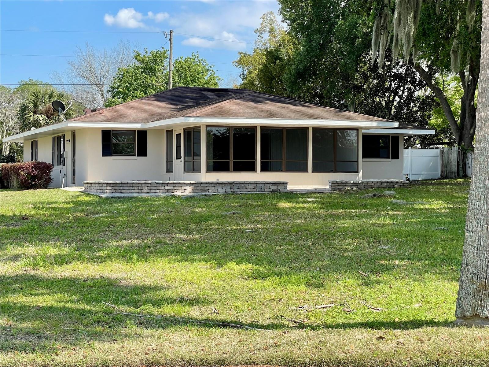 DICKSON SHORES - Residential