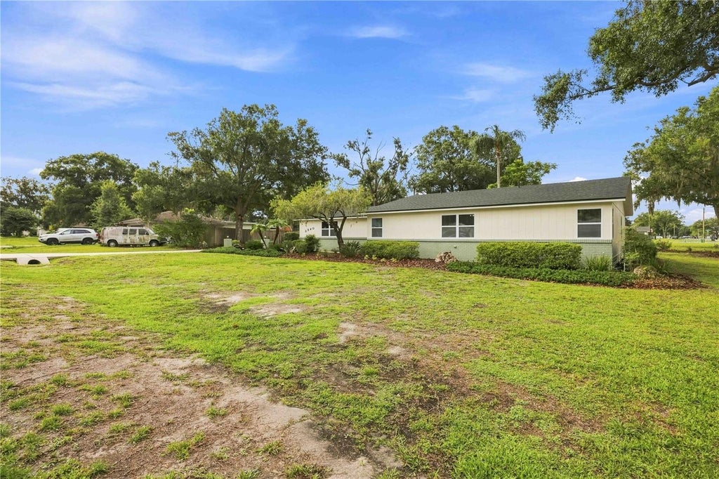 Photo of 3540 Peacock Lane, Mulberry, FL 33860 (MLS # L4964347)