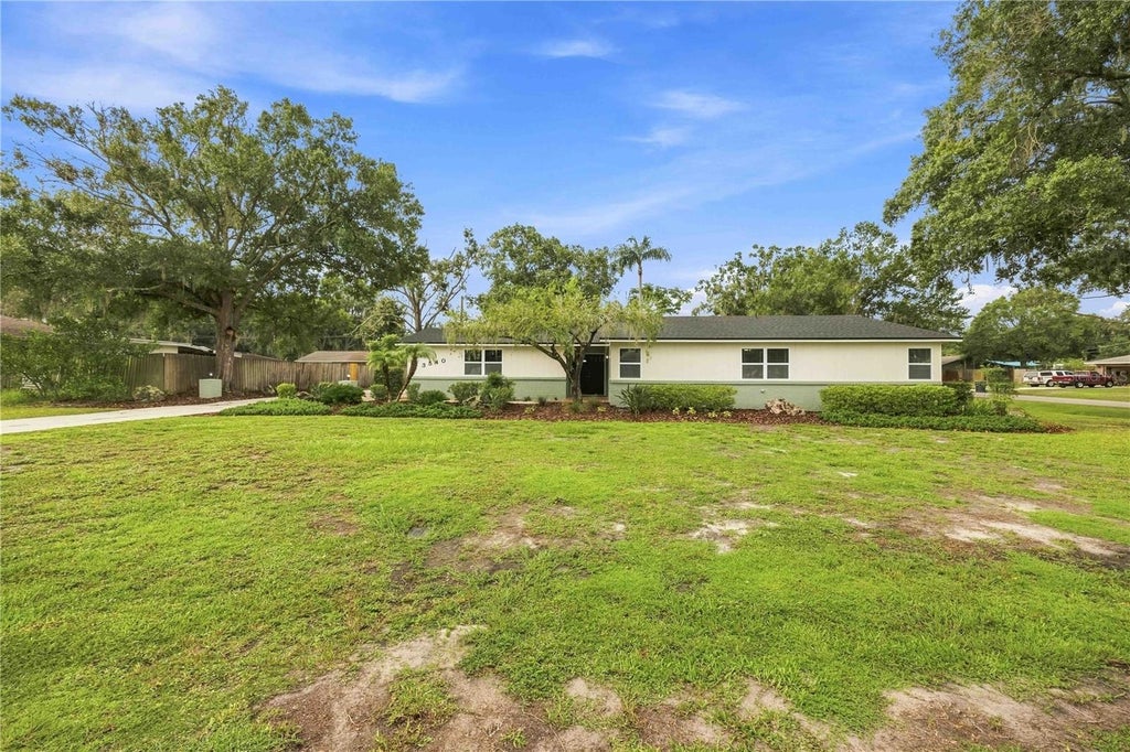 Photo of 3540 Peacock Lane, Mulberry, FL 33860 (MLS # L4964347)