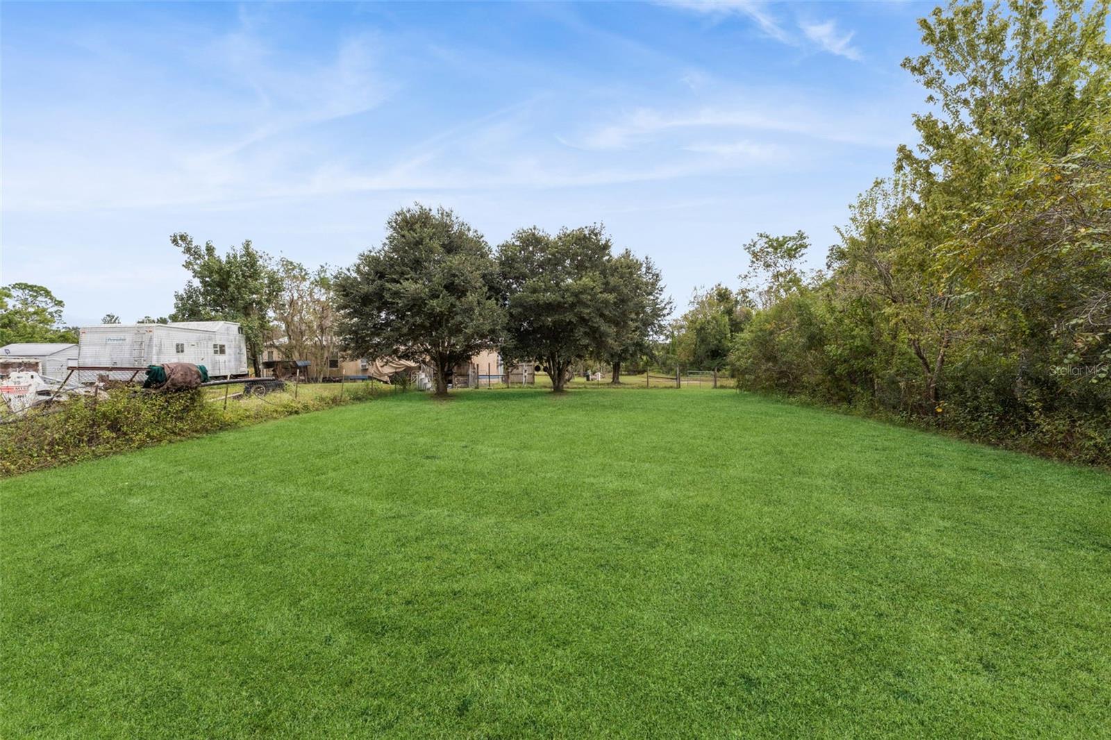 COUNTRY MEADOW - Residential