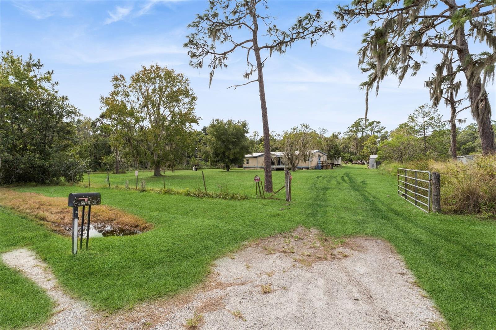 COUNTRY MEADOW - Residential