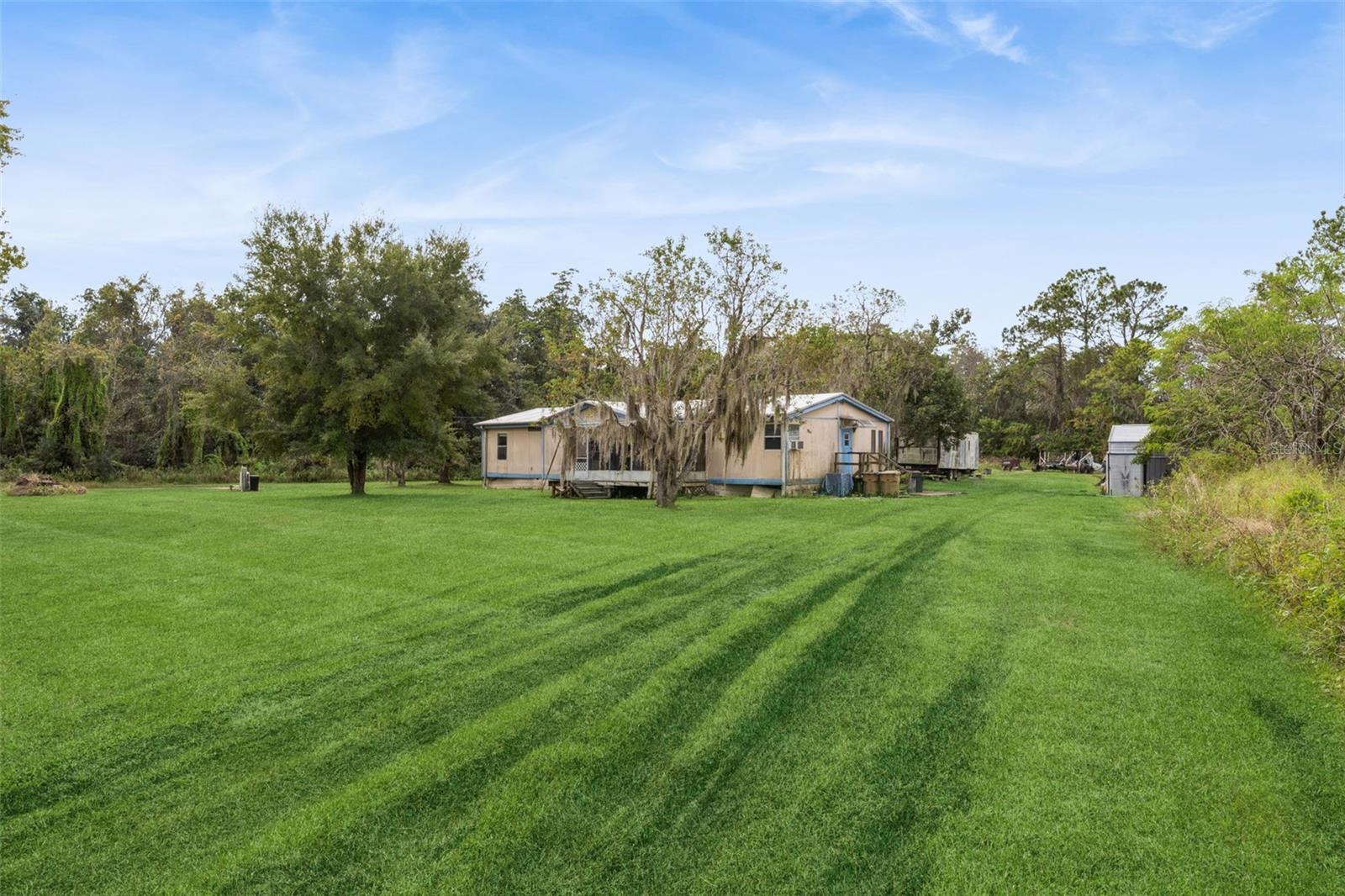 COUNTRY MEADOW - Residential