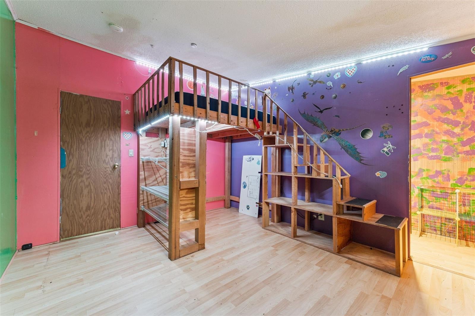 COUNTRY MEADOW - Residential