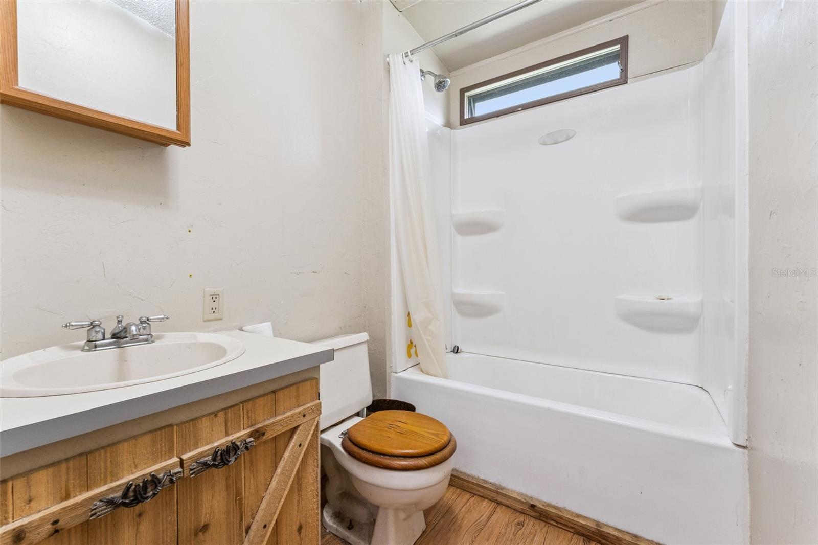 COUNTRY MEADOW - Residential