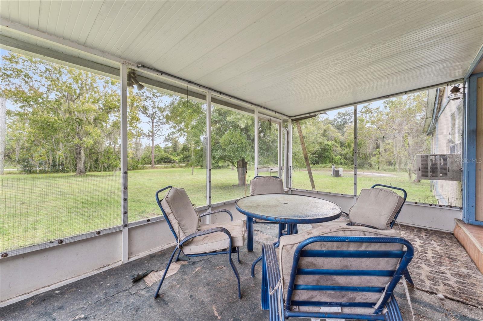 COUNTRY MEADOW - Residential