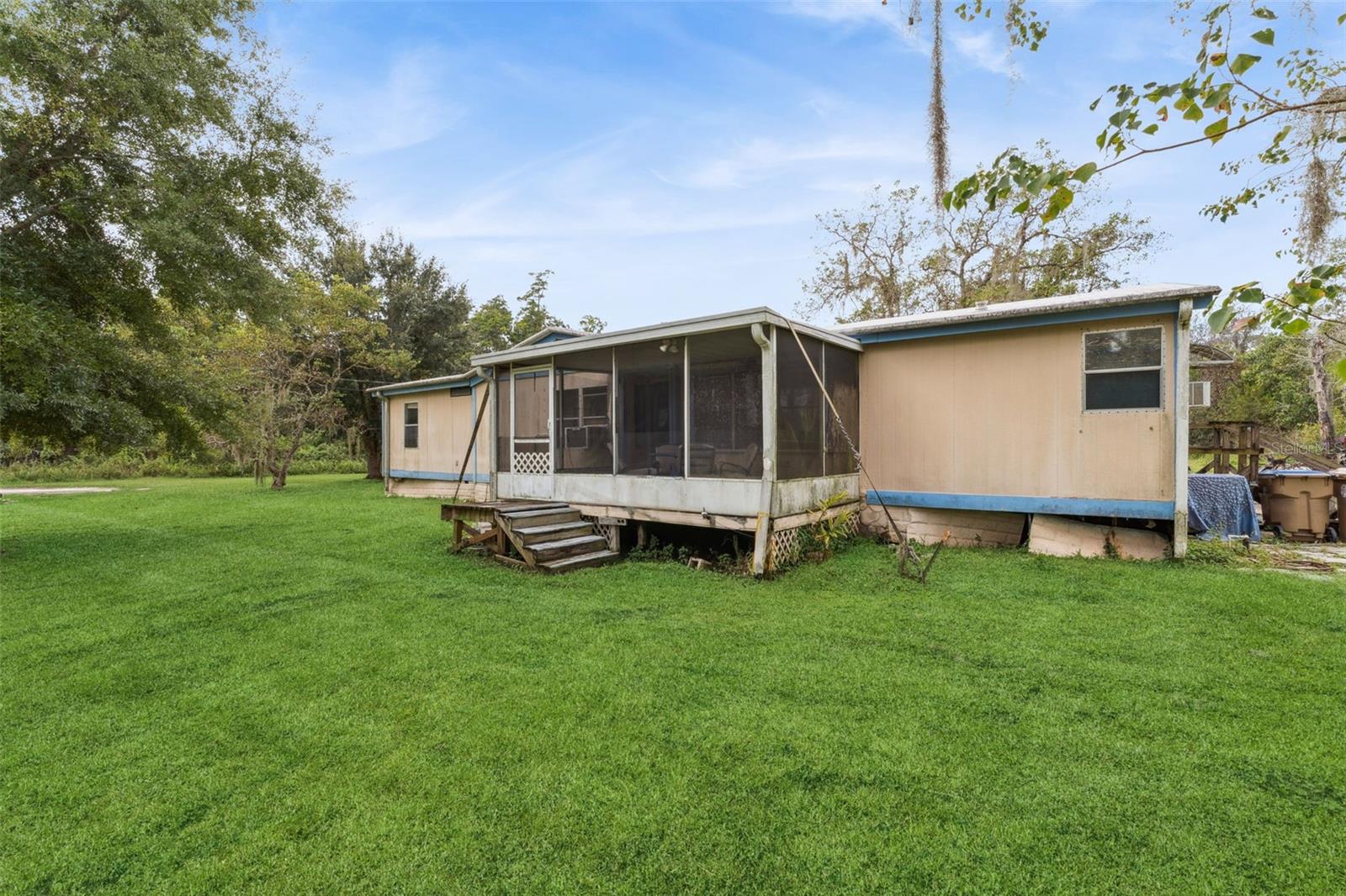 COUNTRY MEADOW - Residential