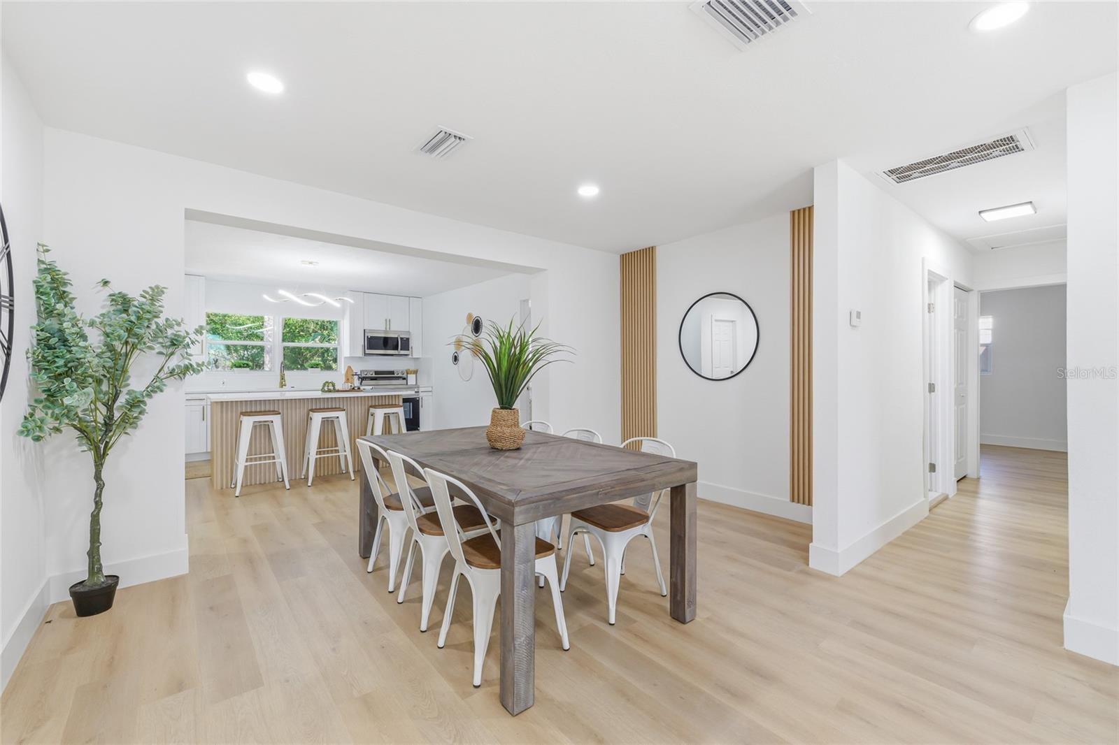 LINCOLN GARDENS - Residential