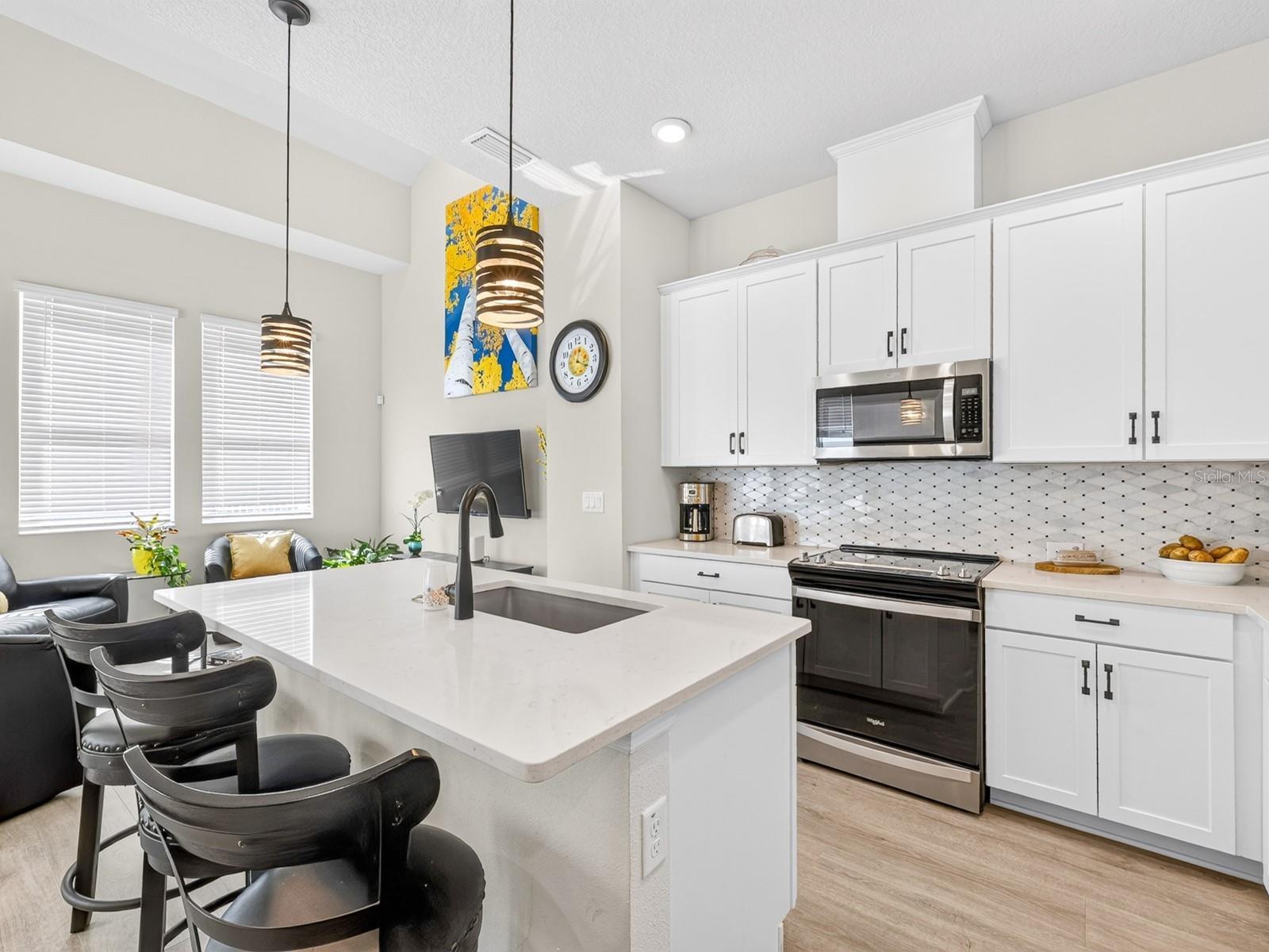 2555 RUFFING COURT, SARASOTA, FL, 34237 3 2555 RUFFING COURT