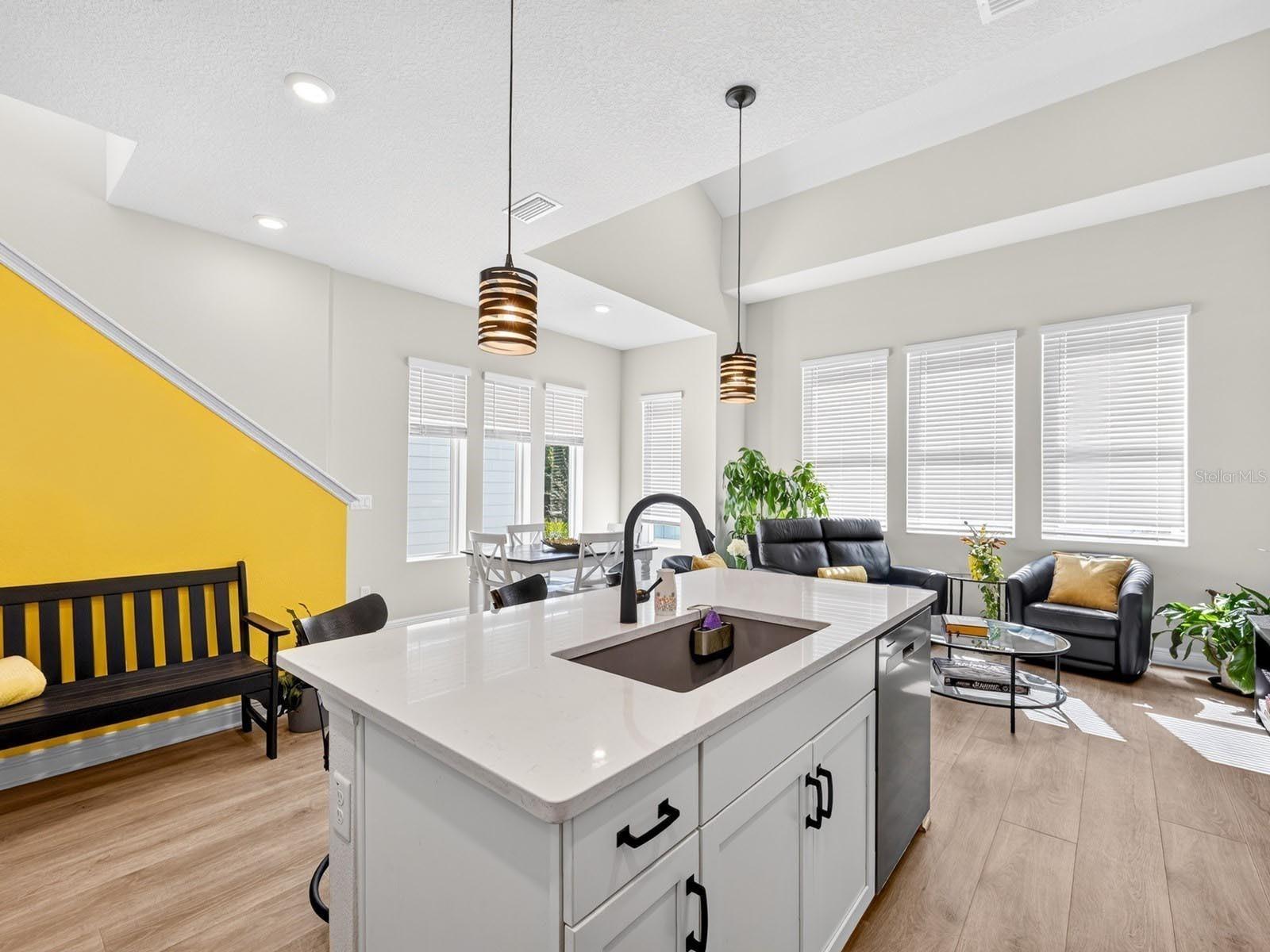 2555 RUFFING COURT, SARASOTA, FL, 34237 4 2555 RUFFING COURT
