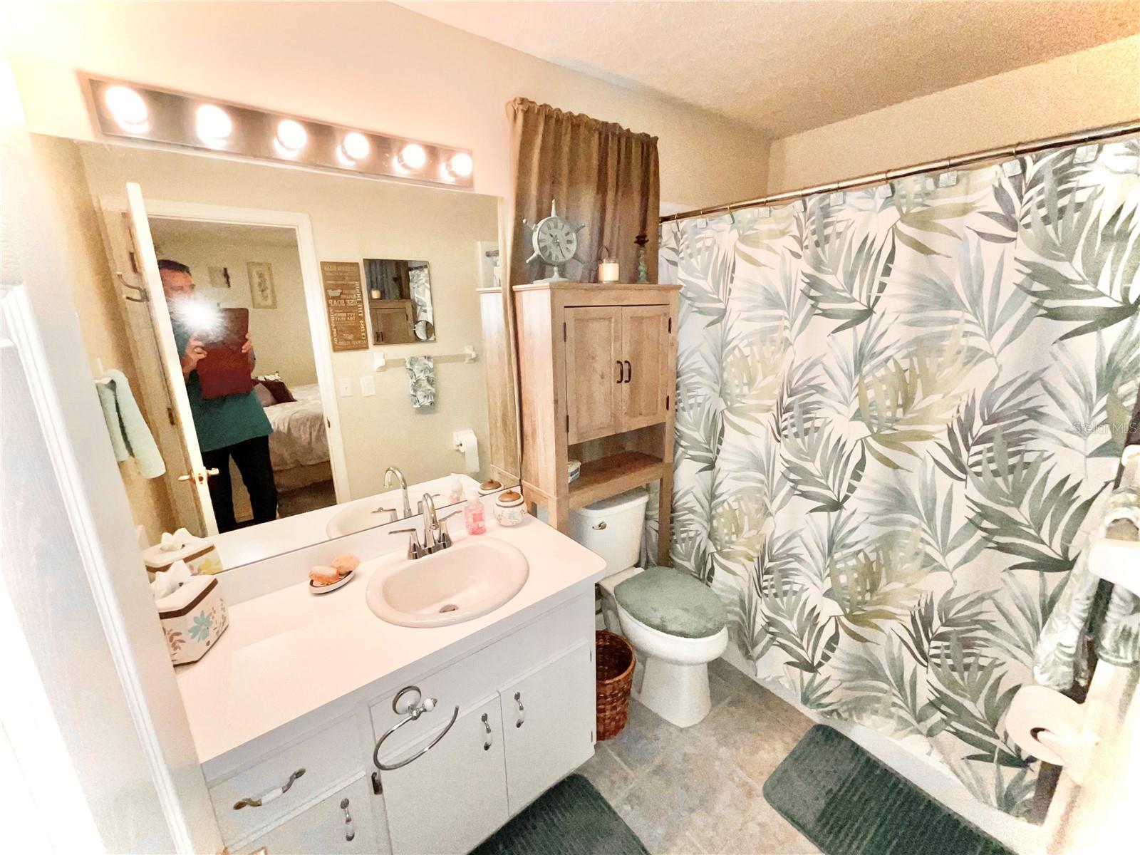 OAKS AT RIVER RIDGE UNIT 4 A - Residential Lease