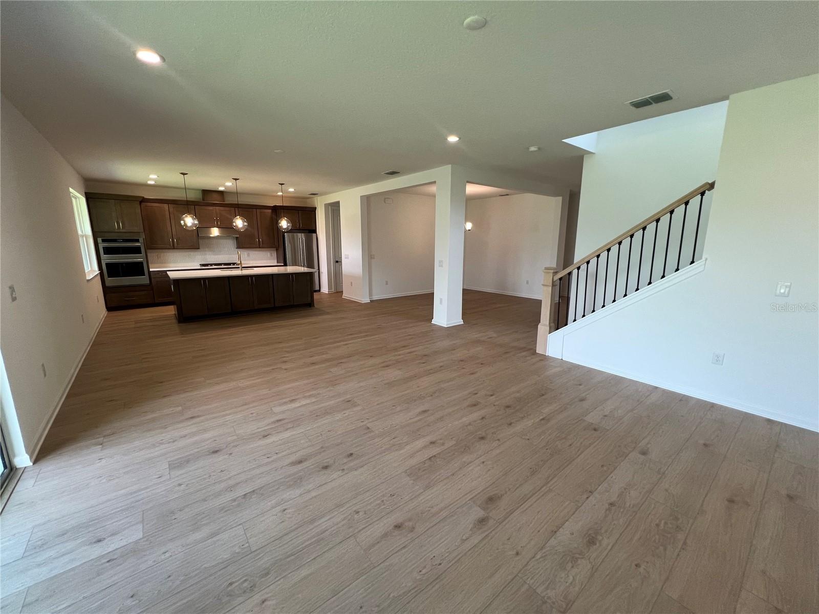 1595 STONECLIFFF DRIVE