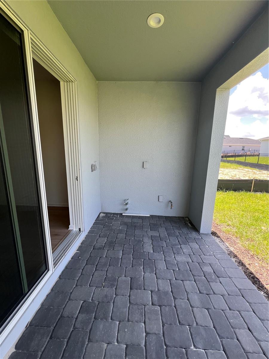 1595 STONECLIFFF DRIVE