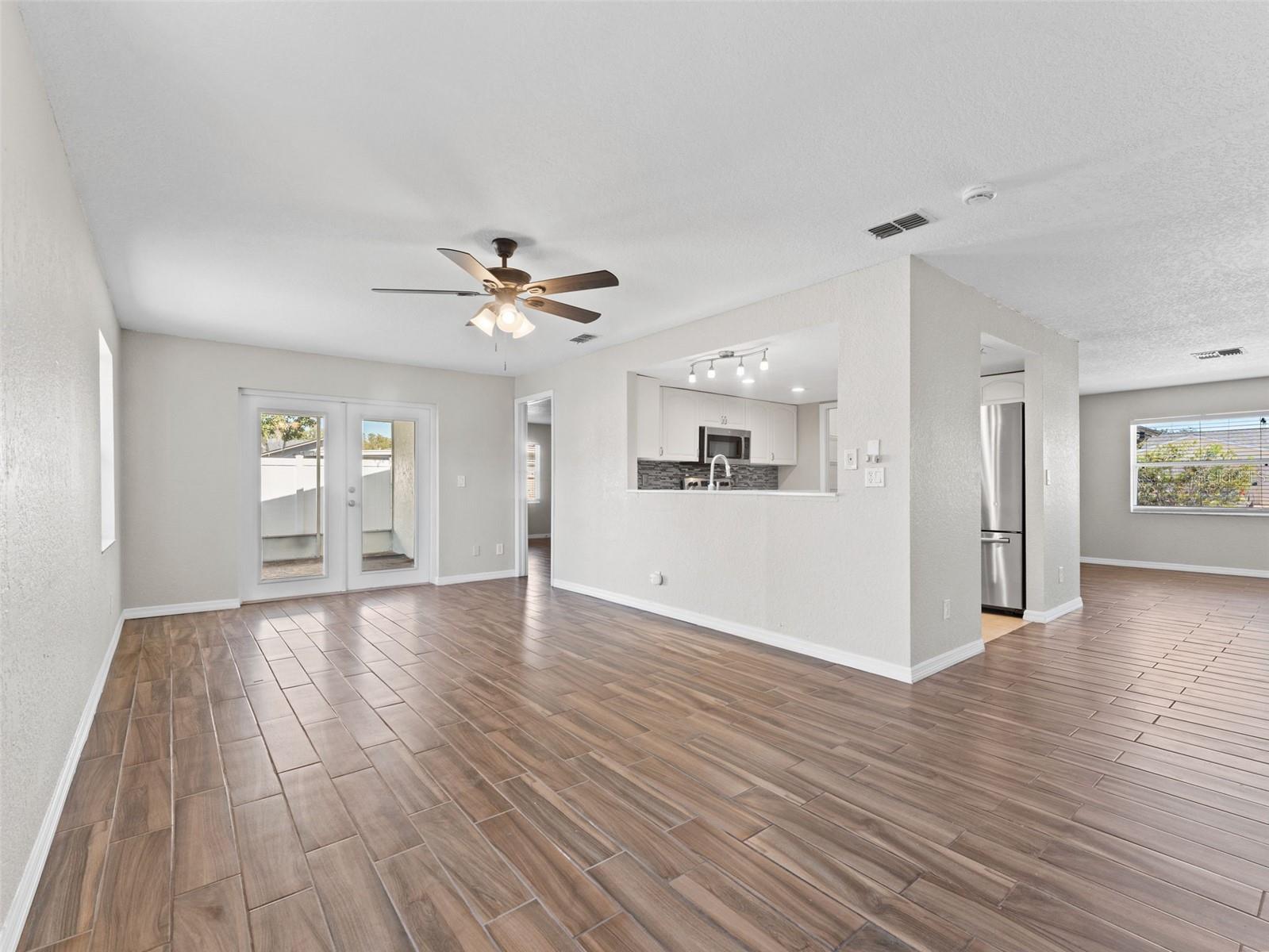 PARK LAKE ESTATES - Residential Lease