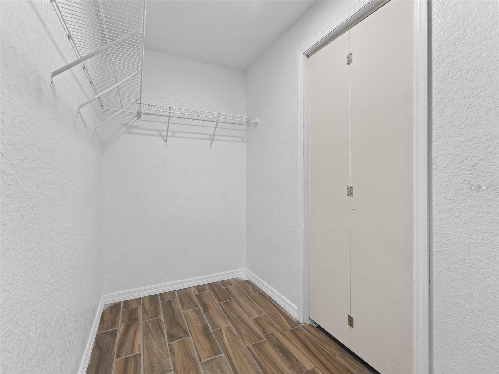 PARK LAKE ESTATES - Residential Lease