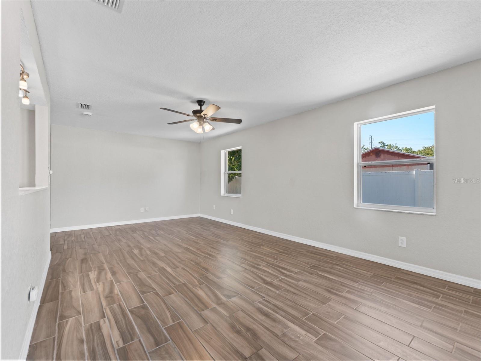 PARK LAKE ESTATES - Residential Lease