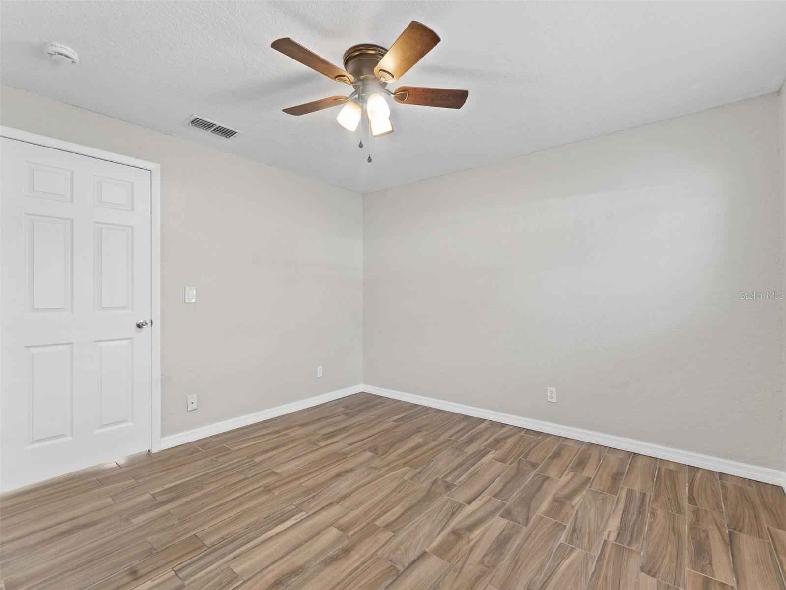 PARK LAKE ESTATES - Residential Lease