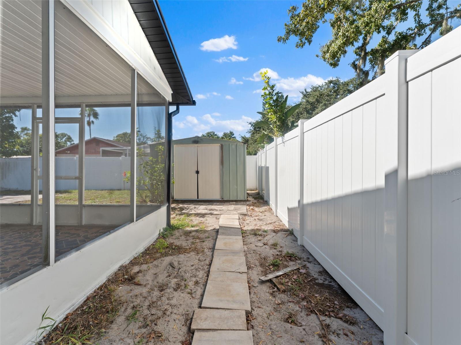 PARK LAKE ESTATES - Residential Lease