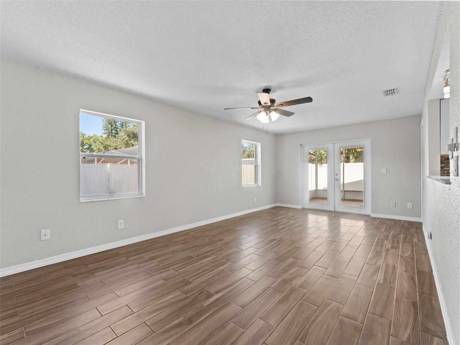 PARK LAKE ESTATES - Residential Lease