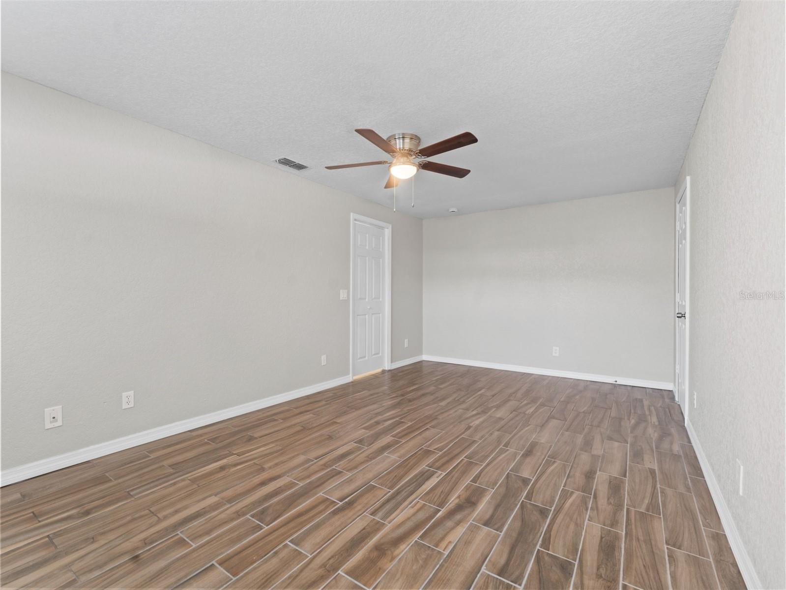 PARK LAKE ESTATES - Residential Lease