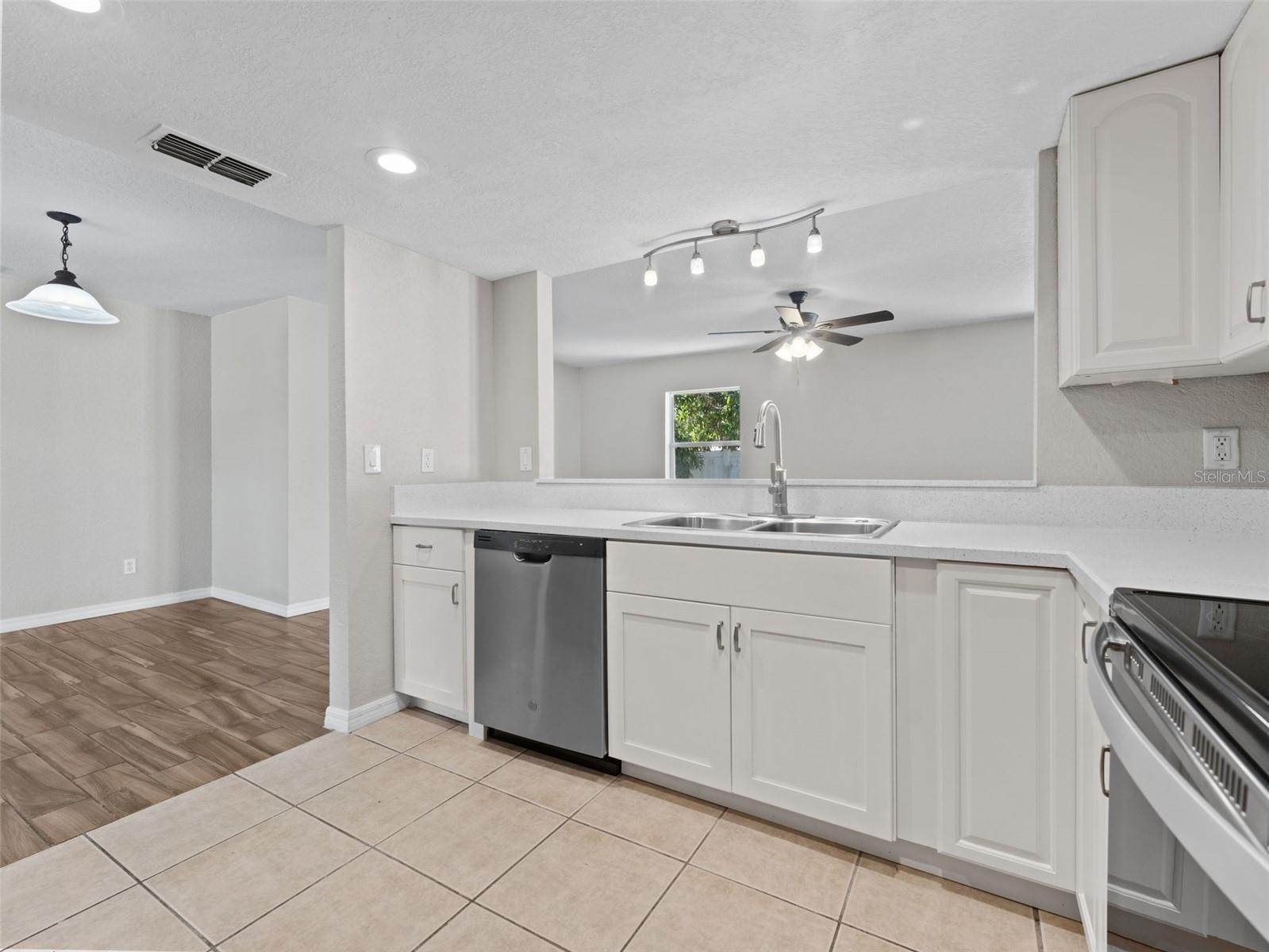 PARK LAKE ESTATES - Residential Lease