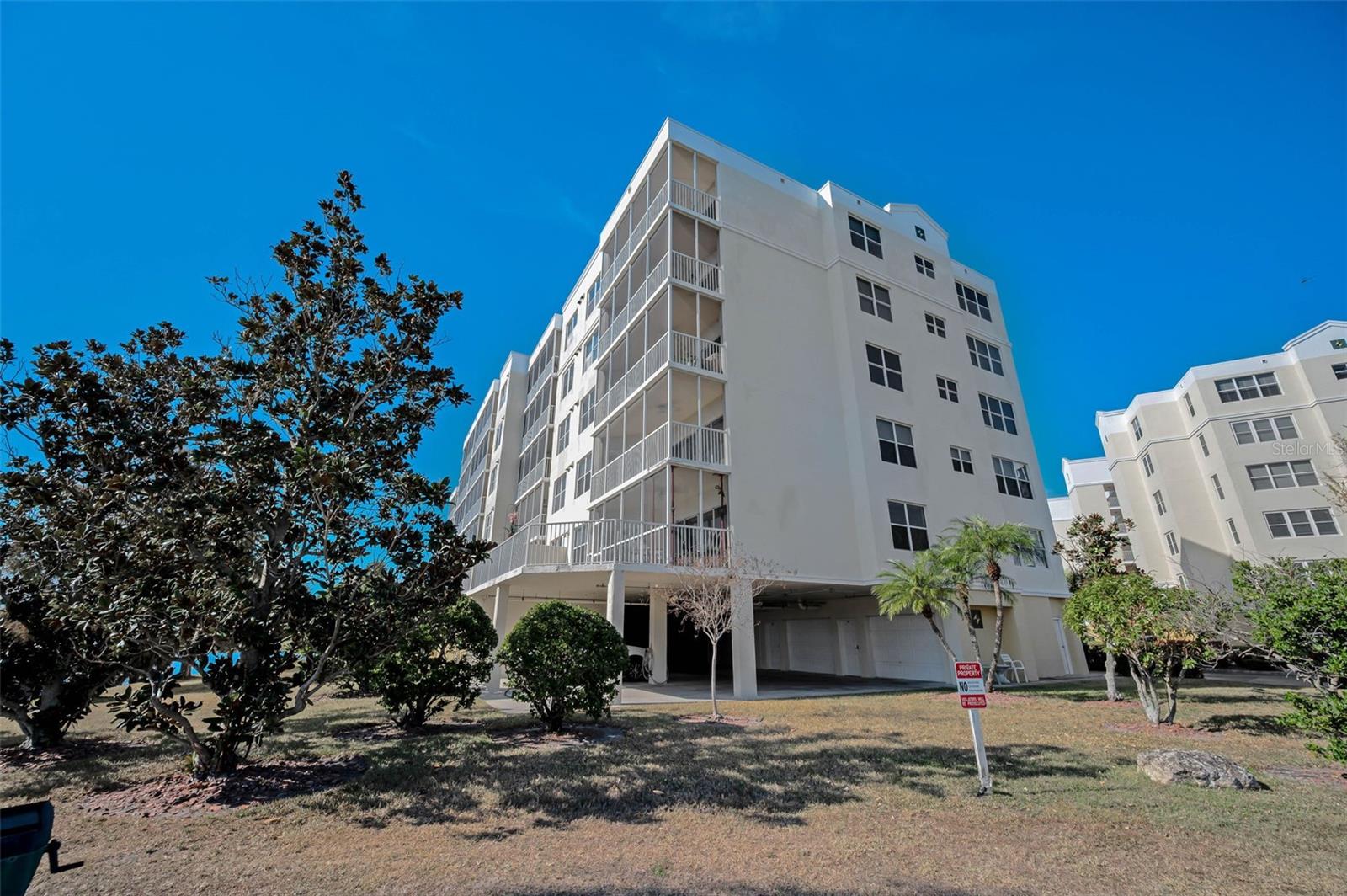 COUNTRY CLUB CONDO AT EAST BAY - Residential