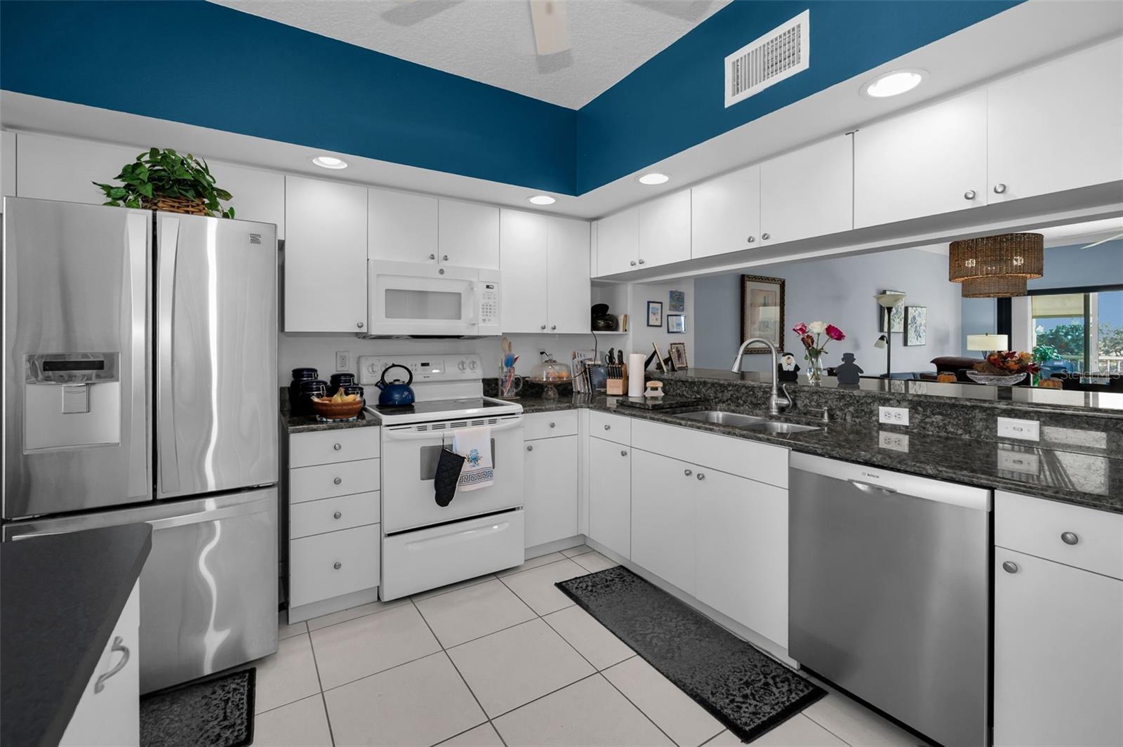 COUNTRY CLUB CONDO AT EAST BAY - Residential