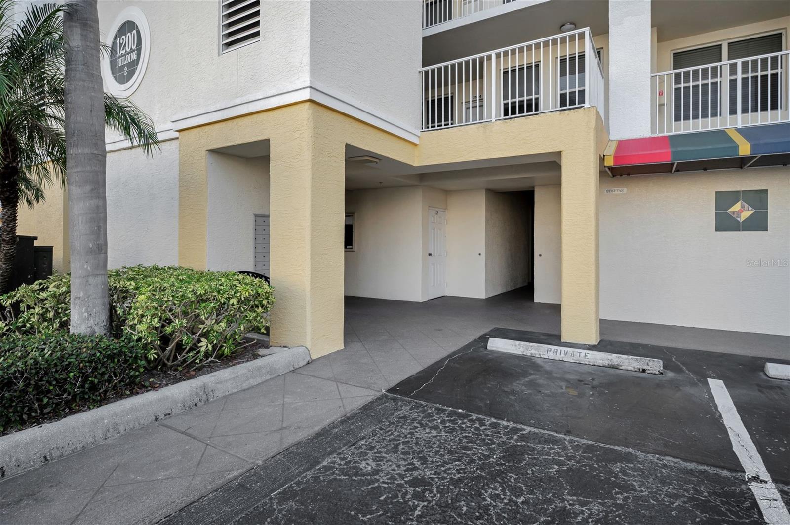 COUNTRY CLUB CONDO AT EAST BAY - Residential